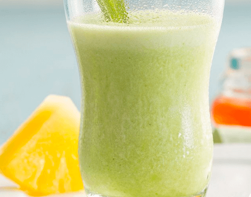 SUCO DE CASCA DE ABACAXI COM CAPIM CIDREIRA